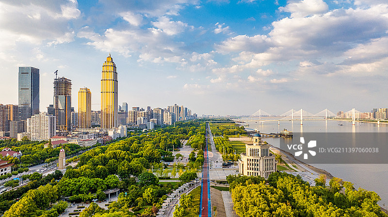 武汉汉口江滩的渡江博物馆图片素材