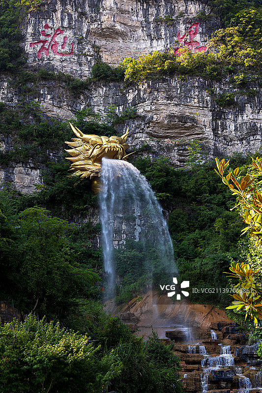 贵州龙里县的龙头瀑布图片素材