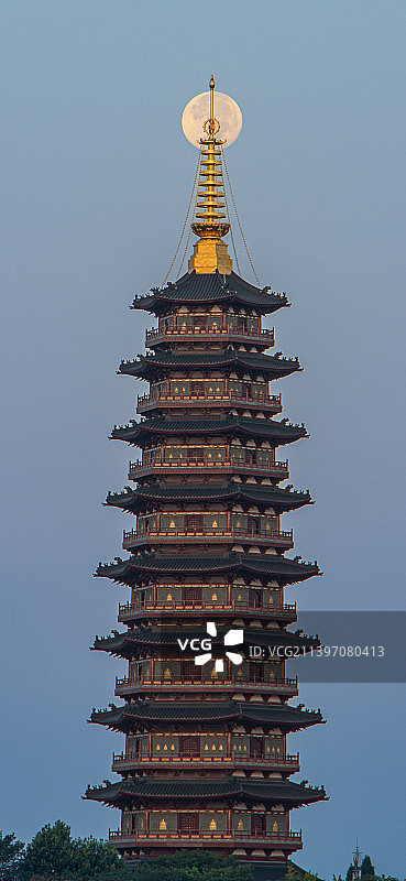 月落万佛日照升图片素材