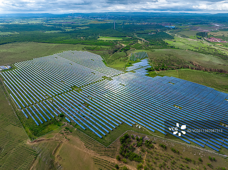 夏季白天山西省大同市周边光伏太阳能航拍视角图片素材