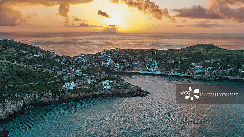 航拍浙江舟山东极岛日出图片素材