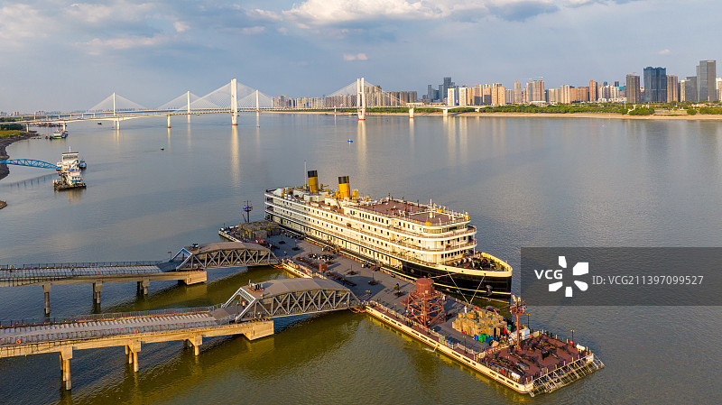 武汉长江知音号游船图片素材