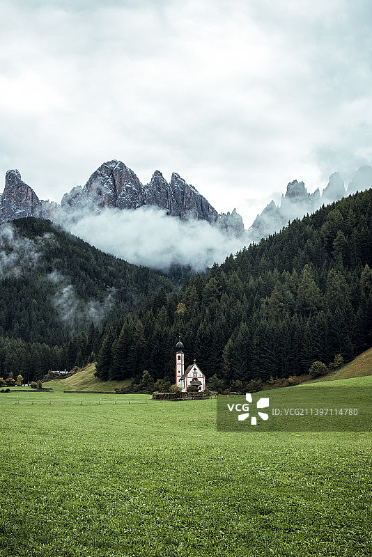 多洛米蒂富内斯山谷图片素材