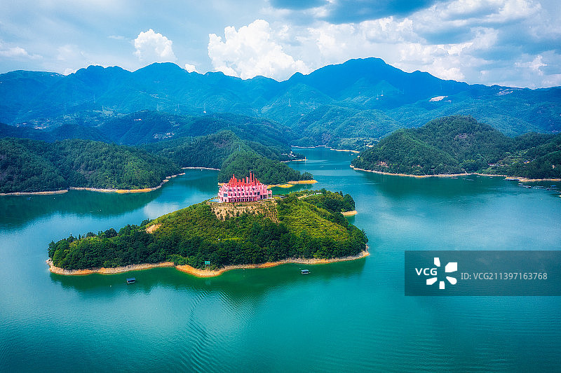 2022云和仙宫湖高清蓝天白云航拍图片素材