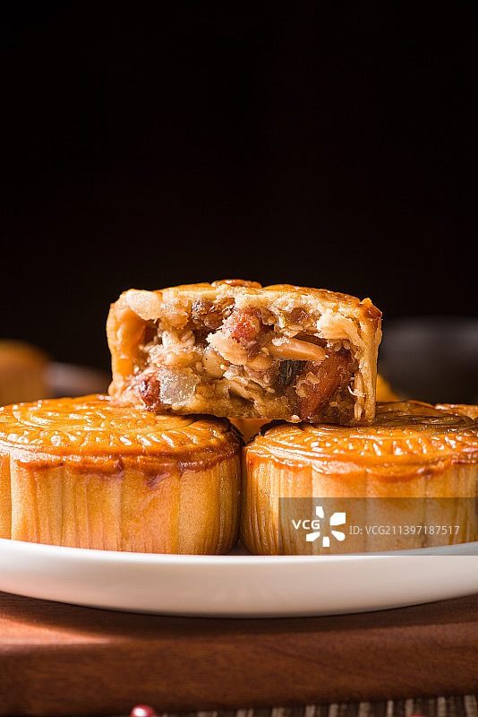 中秋节五仁月饼图片素材