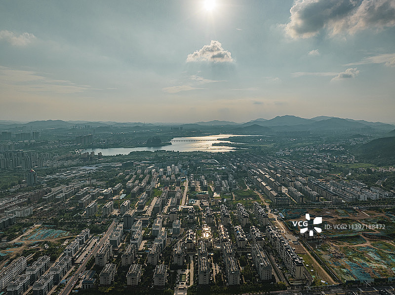 航拍山东省泰安西湖城市风光图片素材