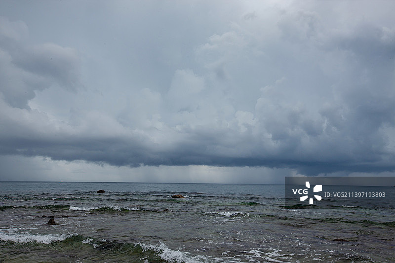 暴风雨来临前的海上、海边、暴风雨、阴雨天图片素材