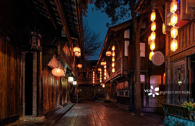 中国新年四川成都锦里古街夜景花灯红灯笼图片素材