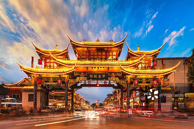 四川成都琴台路牌坊夜景图片素材