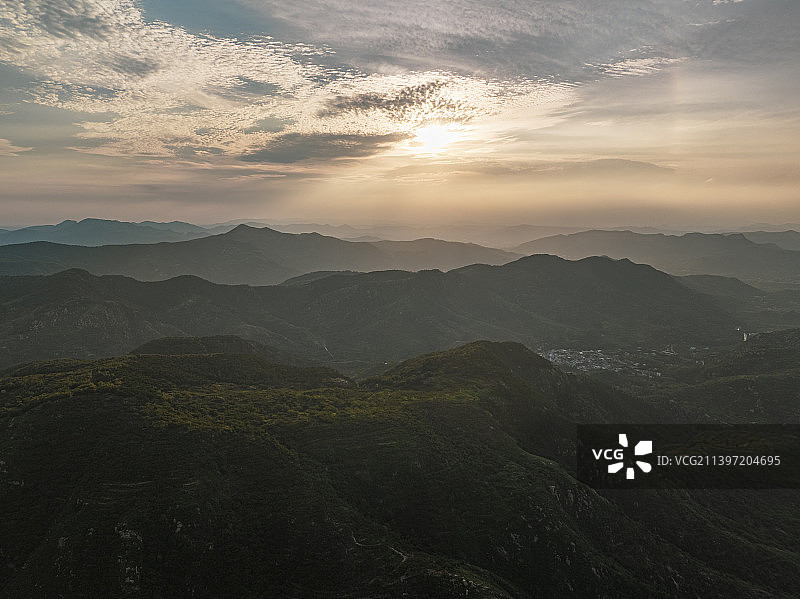 航拍山东省济南市南部山区山地晚霞图片素材