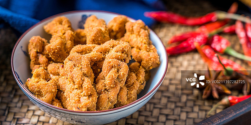 中国重庆小吃瓷器口麻花陈麻花麻辣麻花图片素材