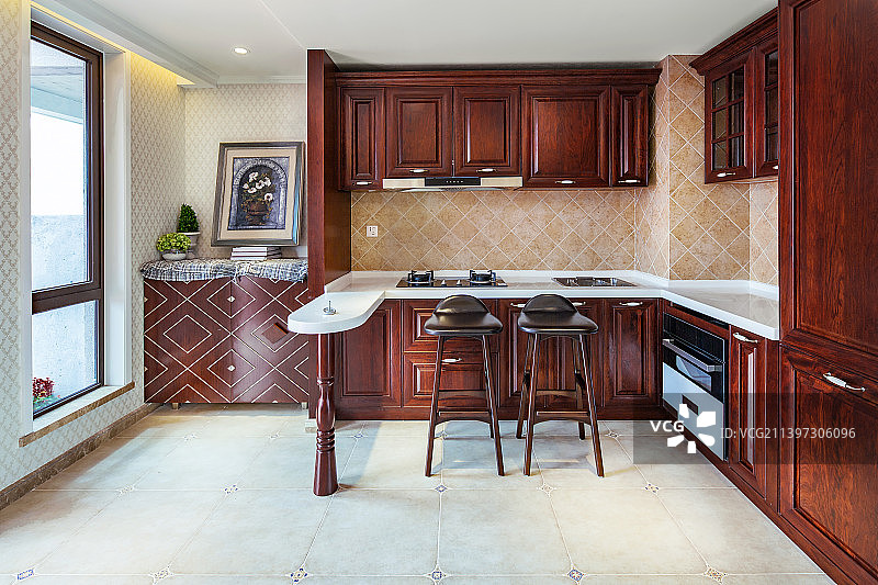 北美现代厨房、沙发、餐厅、窗户、明亮、宽敞、样板间、室内设计、灶具图片素材