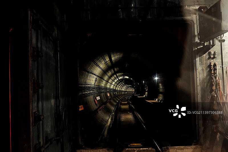 上海地铁隧道空间图片素材
