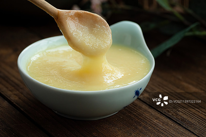 粘稠蜂王浆蜂王乳 土蜂蜜结晶天然养生营养食物半凝固王浆精华 乳制品浓稠炼乳图片素材