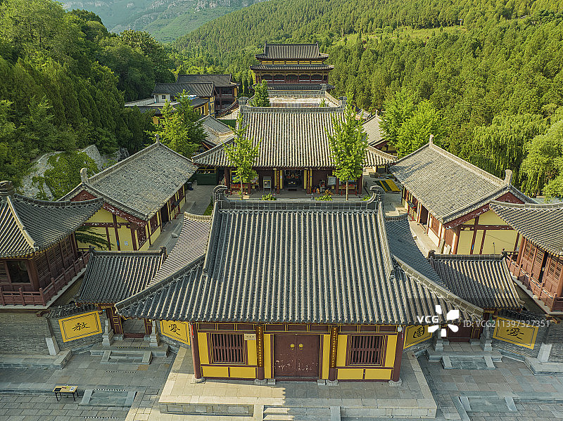 航拍山东济南市历城区柳埠四门塔风光图片素材