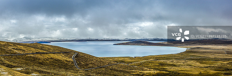 圣湖普莫雍措库拉冈日神山图片素材