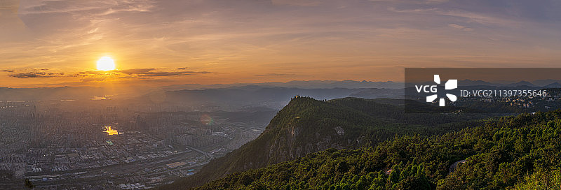 福州鼓岭白云洞，傍晚夕阳下城市风光图片素材