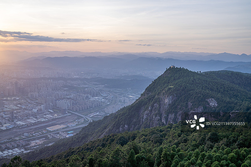 福州鼓岭白云洞，傍晚夕阳下城市风光图片素材