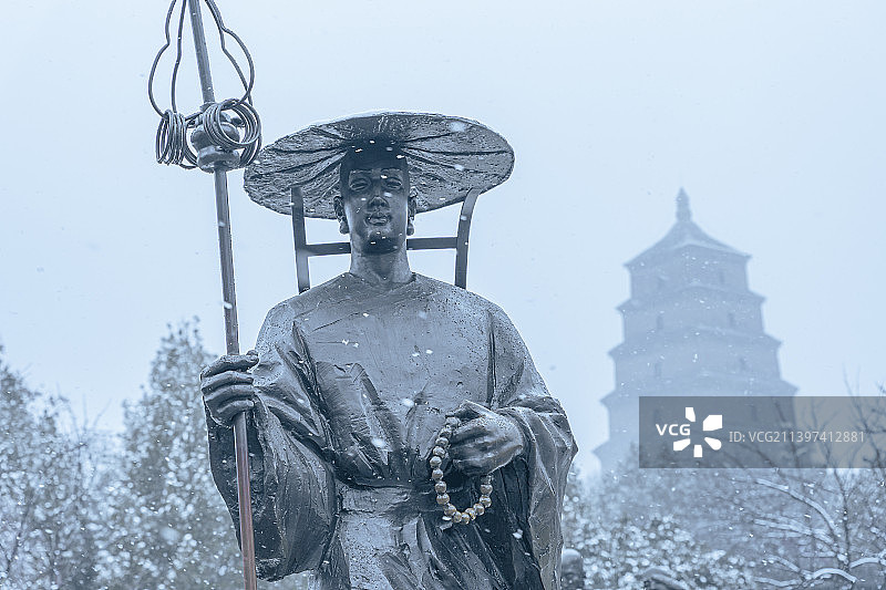 西安大雁塔慈恩寺遗址公园冬天雪景图片素材