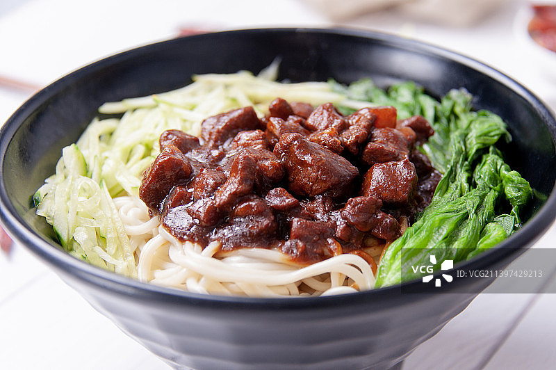 中式传统面条炸酱面图片素材