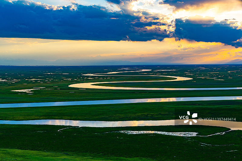 中国新疆独库公路巴音布鲁克开都河九曲十八弯图片素材