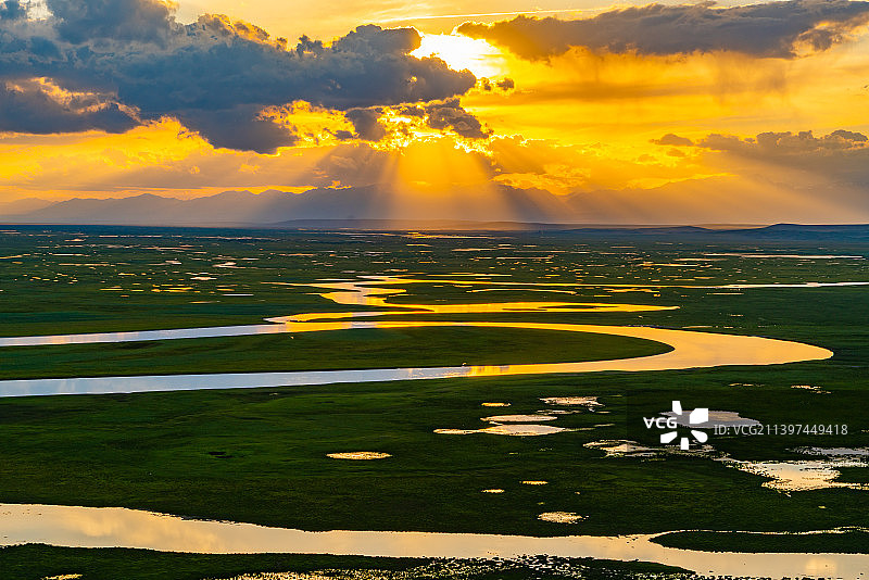中国新疆独库公路巴音布鲁克开都河九曲十八弯图片素材