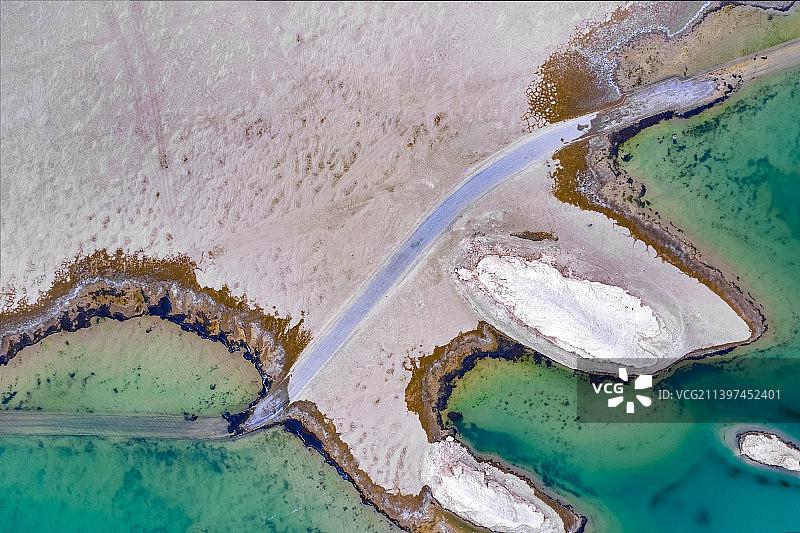 航拍中国青海省海西州大柴旦行委西台地区乌素特水上雅丹地质公园图片素材