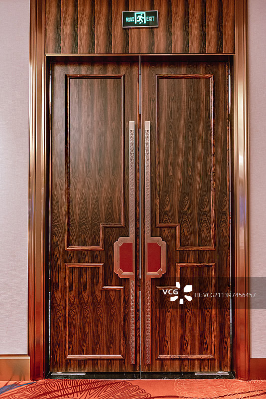 豪宅黄铜大门图片素材