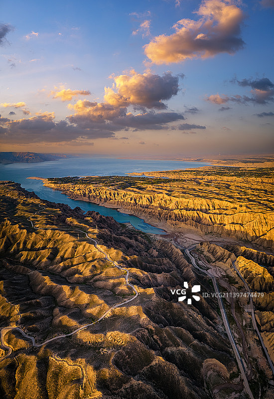 青海龙羊峡黄河土林日出图片素材