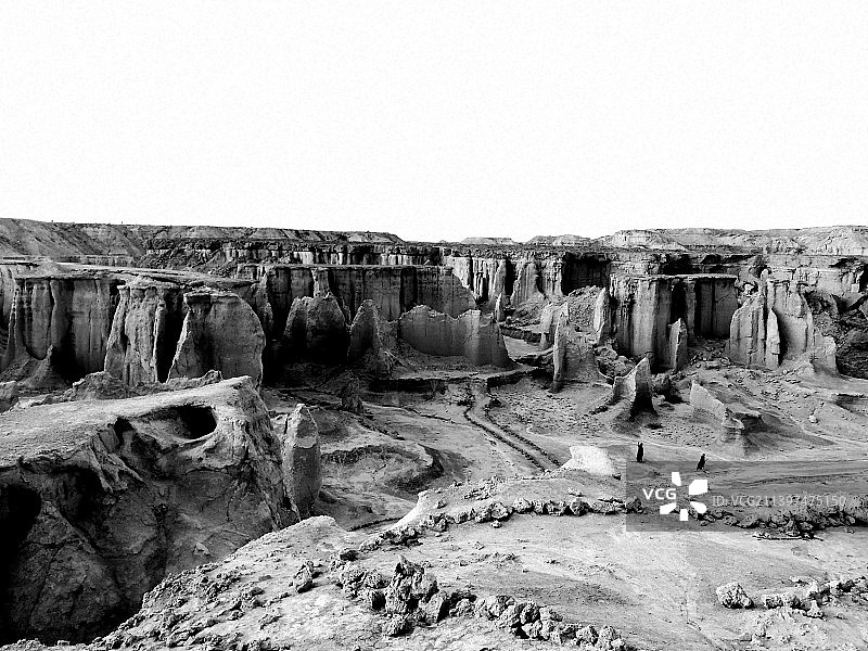 伊朗霍尔木兹甘省博尔卡哈拉夫晴空下的风景全景图片素材