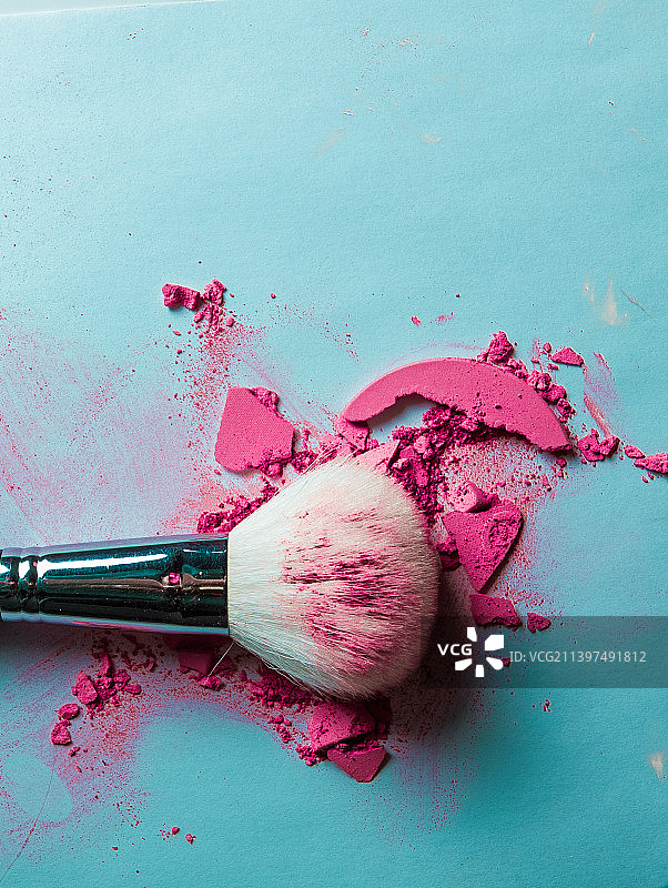 粉碎的化妆品 - 美容概念设计图片素材