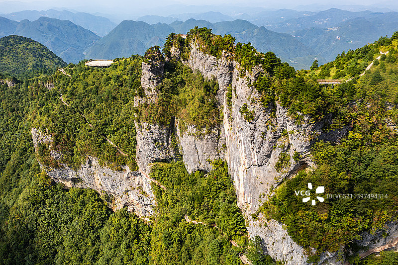 远山山脉悬崖峭壁图片素材