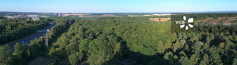 英国卢顿机场交汇处M1高速公路日落景观图片素材