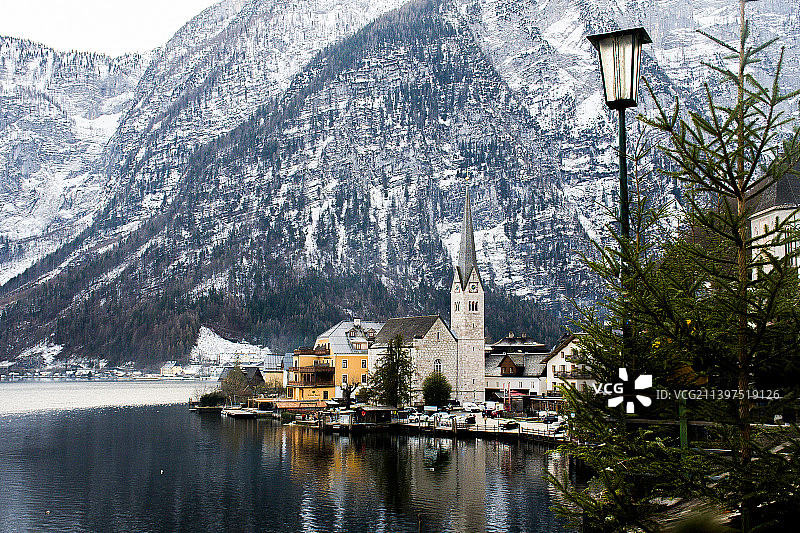 奥地利哈尔施塔特湖畔建筑风光图片素材
