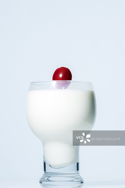 静物摄影  圣女果中自由落体图片素材