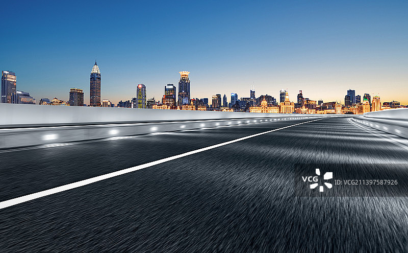 城市建筑天空背景汽车广告背景图图片素材