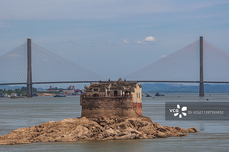 湖北鄂州万里长江江中第一阁‘观音阁’图片素材