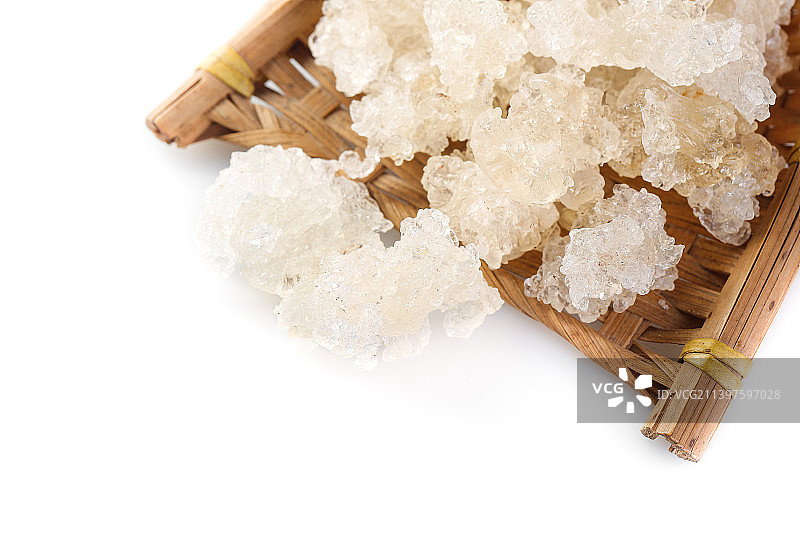 簸箕上放着雪燕图片素材