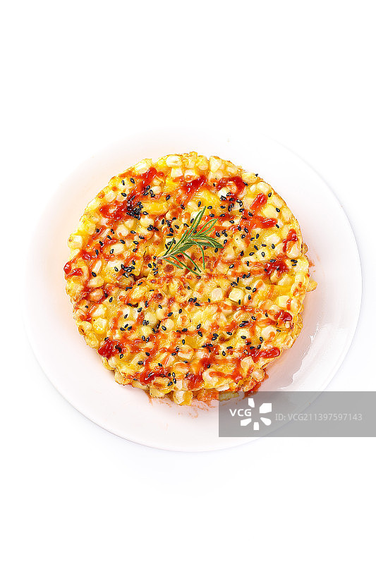 白底上放着一盘玉米饼图片素材