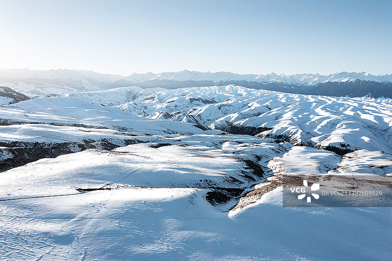 雪山草原图片素材