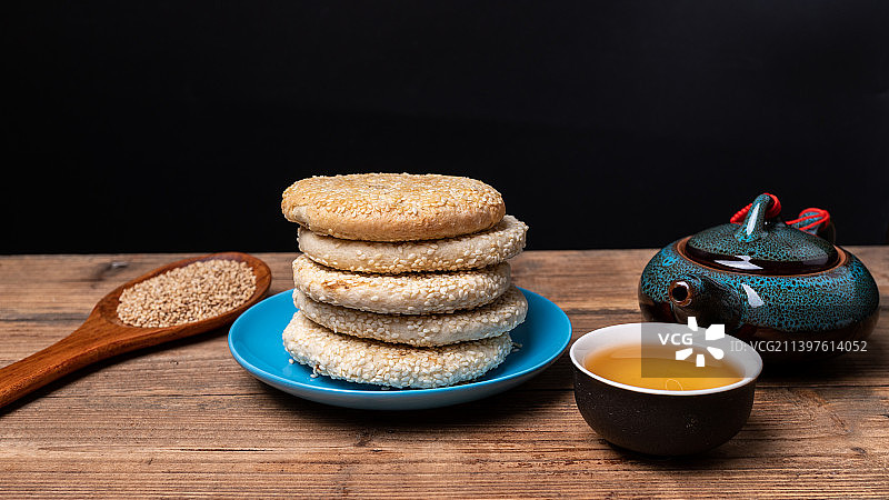衡阳地方特产酥薄月芝麻月饼图片素材