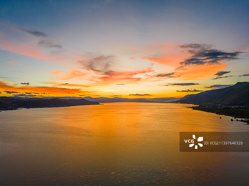 云南省红河州石屏县异龙湖日落风光图片素材