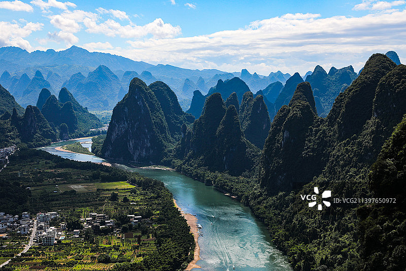 相公山，俯瞰“漓江第一湾”。图片素材