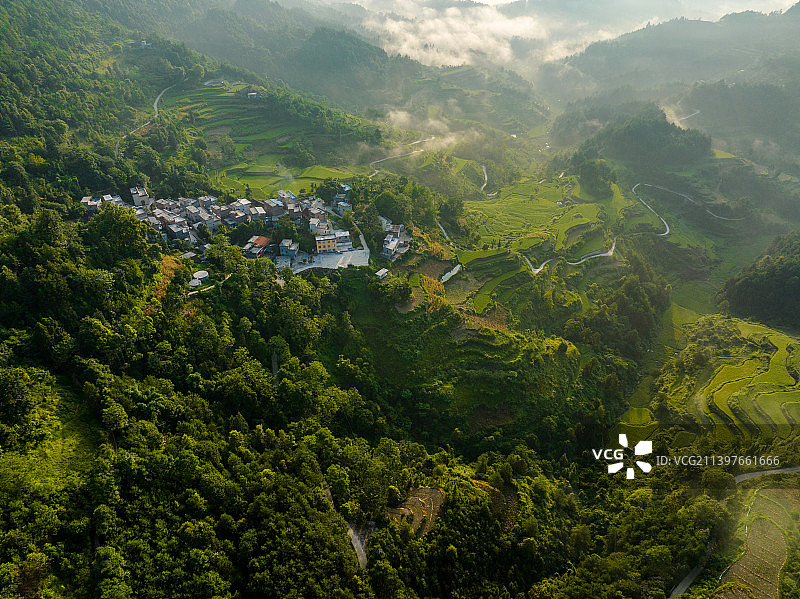 《广西南丹岜地风光》图片素材