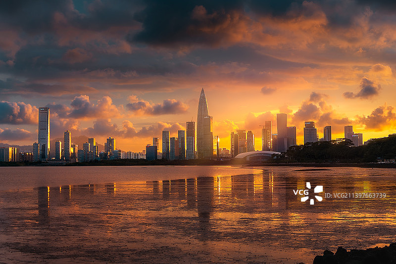 火烧深圳湾图片素材