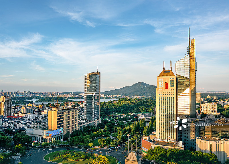 南京鼓楼广场航拍，玄武湖、紫金山图片素材