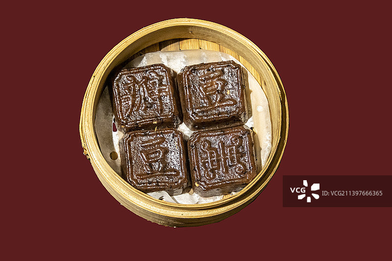 浙江绍兴鲁迅故里步行街咸亨酒店小吃：乌豇豆糕图片素材