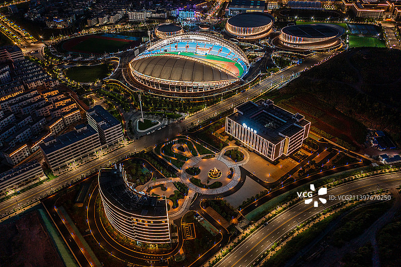 云南省玉溪市科教创新城主体育场（馆）夜景图片素材