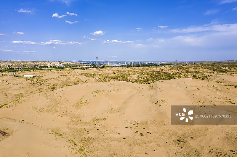 库布其沙漠治理绿进沙退渐渐变绿的沙丘图片素材