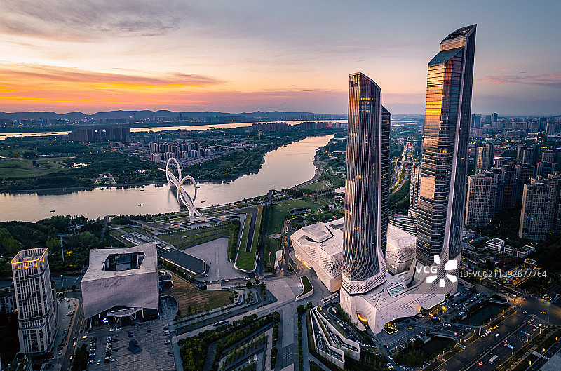 南京河西CBD双子塔建筑航拍图片素材
